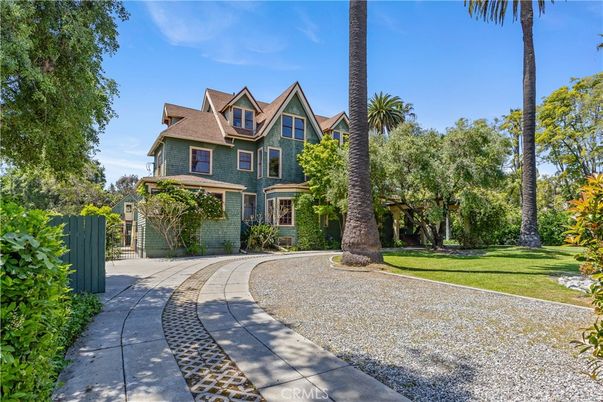 Backyard, Exterior, Facade, Queen Anne Victorian