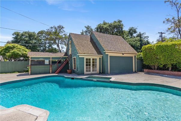 Exterior, Pool