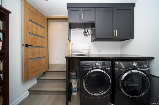 Interior, Washer, Wood Texture Flooring