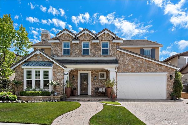 Attached, Exterior, Facade, Brick Traditional