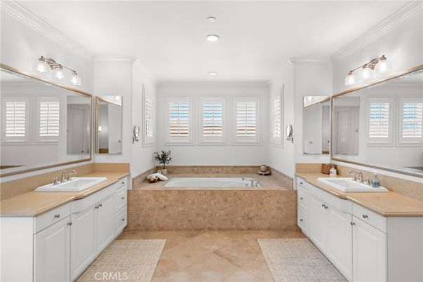 Bathroom, Dual Sink Vanities, Interior, Recessed Lighting
