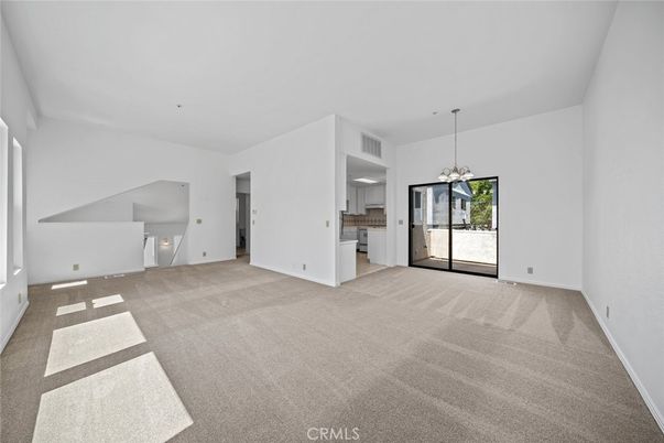 Empty room, Interior, Pendant Lights