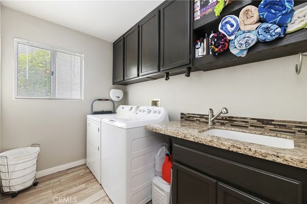 Interior, Washer, Wood Texture Flooring