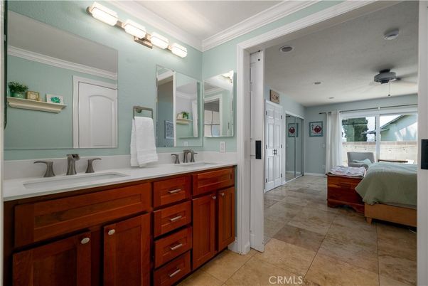Bathroom, Bedroom, Dual Sink Vanities, Interior