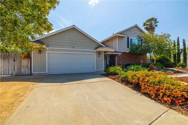 Attached, Exterior, Facade, American Craftsman