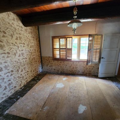 Empty room, Interior, Pendant Lights, Wooden Beams, Wooden Ceilings