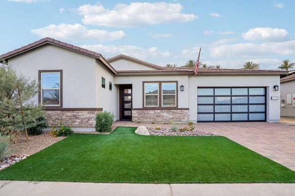 Attached, Exterior, Facade, Ranch