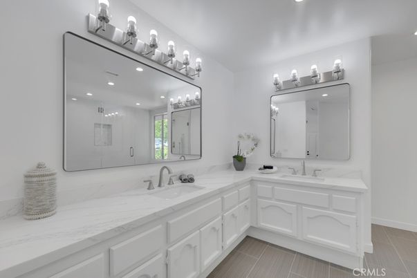 Bathroom, Dual Sink Vanities, Interior, Recessed Lighting