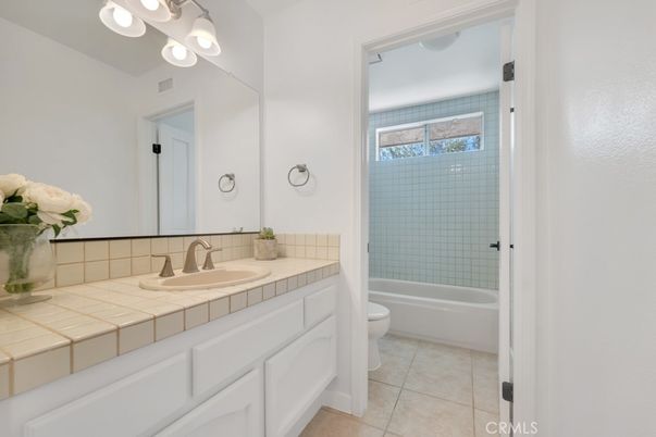 Bathroom, Interior, Tile Countertops