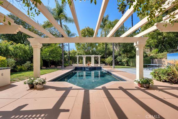Exterior, Pool