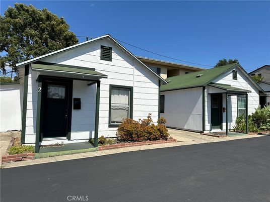 Exterior, Facade, Farmhouse