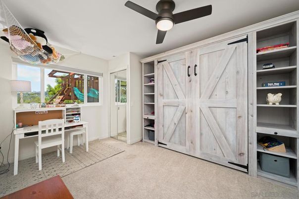 Home Office, Interior
