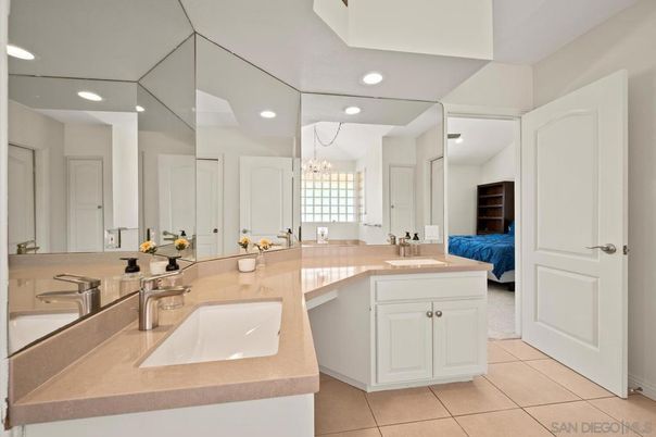 Bathroom, Dual Sink Vanities, Interior, Recessed Lighting