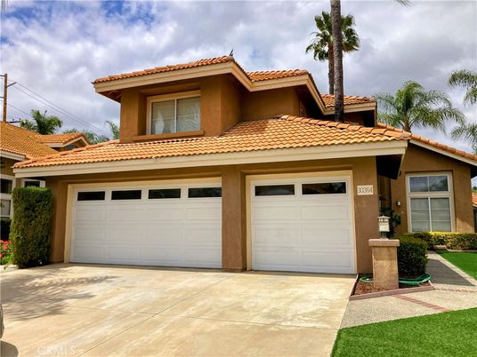 Attached, Exterior, Facade, Mediterranean