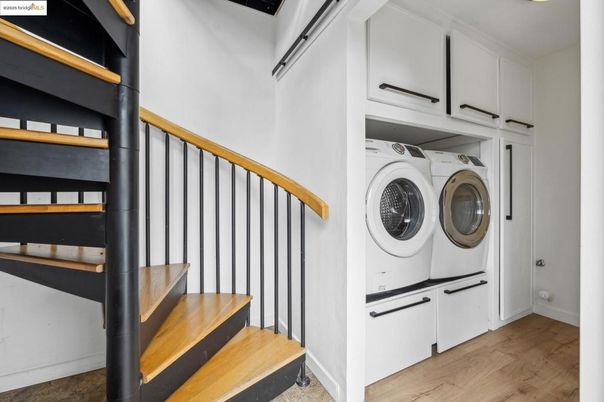 Interior, Utility Closets, Washer, Wood Texture Flooring