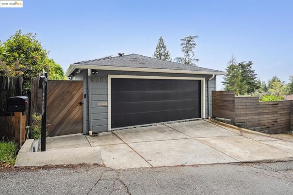 Detached Garage, Exterior