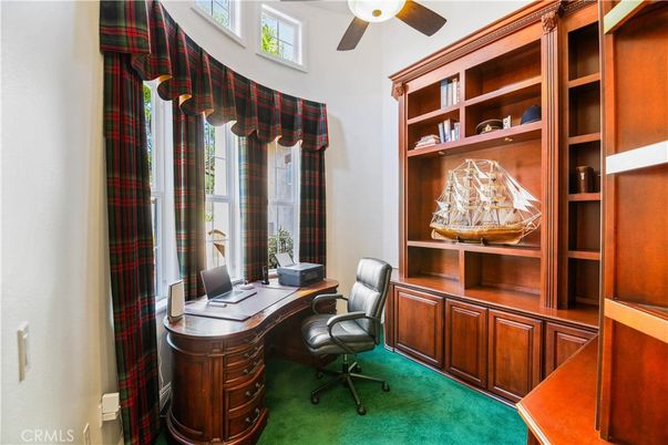 Home Office, Interior