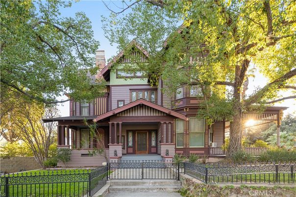 Exterior, Facade, Queen Anne Victorian