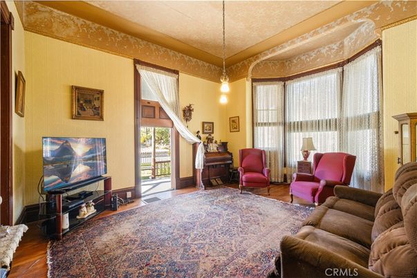 Interior, Living room, Pendant Lights, Wood Texture Flooring