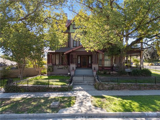Exterior, Facade, Queen Anne Victorian