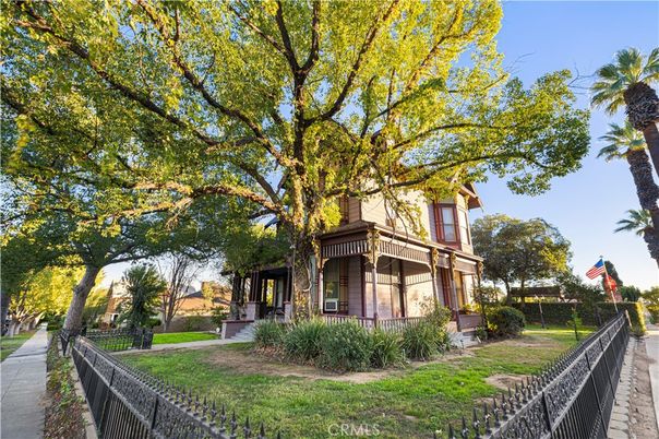 Backyard, Exterior, Facade, Queen Anne Victorian