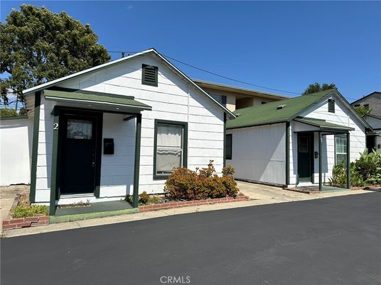 Exterior, Facade, Farmhouse