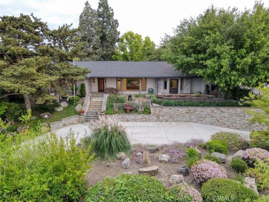 Backyard, Exterior, Facade, Ranch