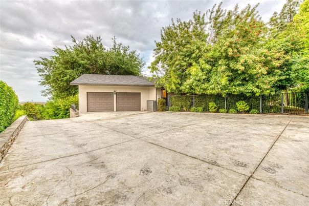 Detached Garage, Exterior