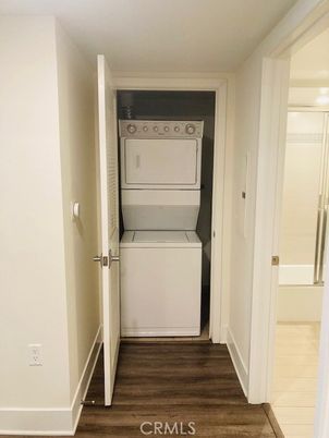 Interior, Utility Closets, Washer, Wood Texture Flooring