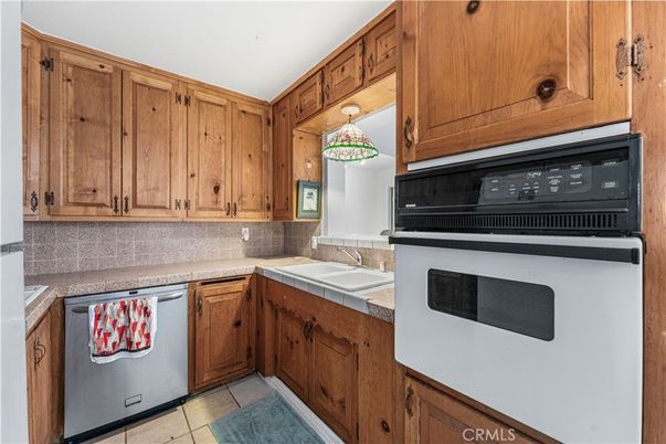 Interior, Kitchen, Pendant Lights, Tile Countertops