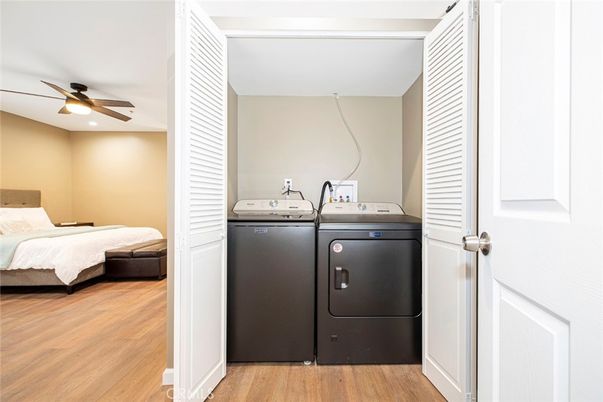 Bedroom, Interior, Utility Closets, Washer, Wood Texture Flooring