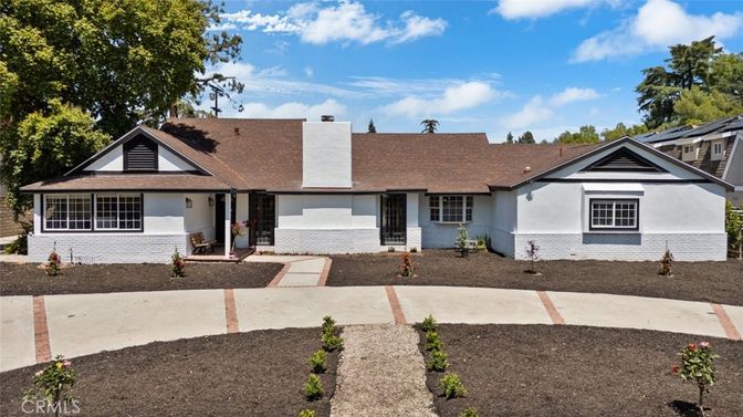 Exterior, Facade, Ranch