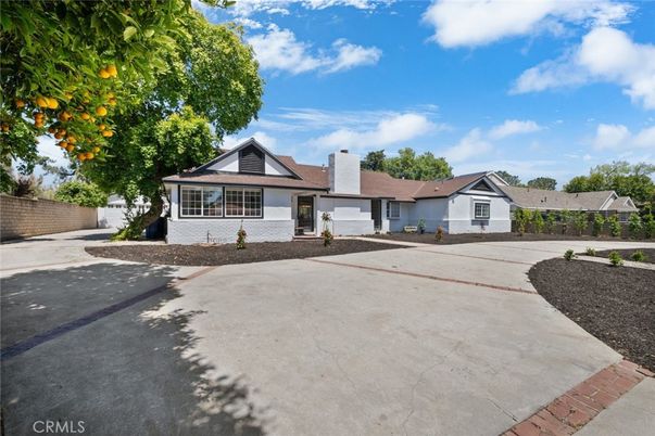 Backyard, Exterior, Facade, Ranch
