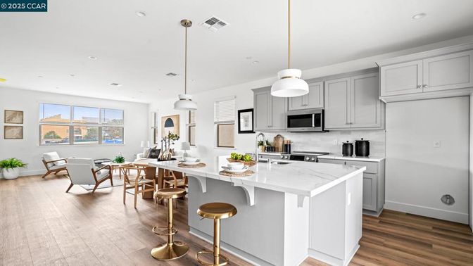 Dining room, Interior, Kitchen, Pendant Lights, Recessed Lighting, Stainless Steel Appliances, Wood Texture Flooring
