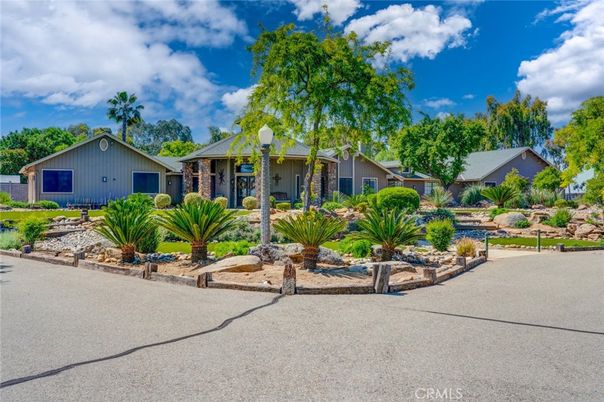 Backyard, Exterior, Facade, Ranch
