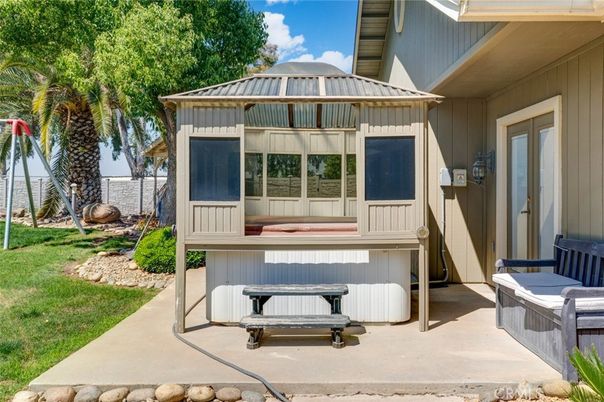 Exterior, Hot Tub
