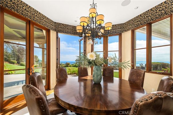Chandelier, Dining room, Interior, Recessed Lighting, Water