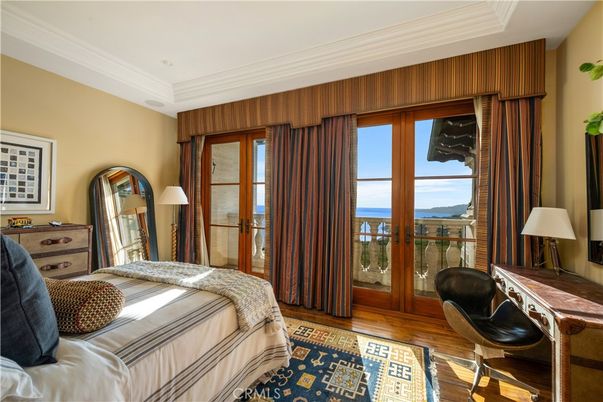 Bedroom, Interior, Water, Wood Texture Flooring