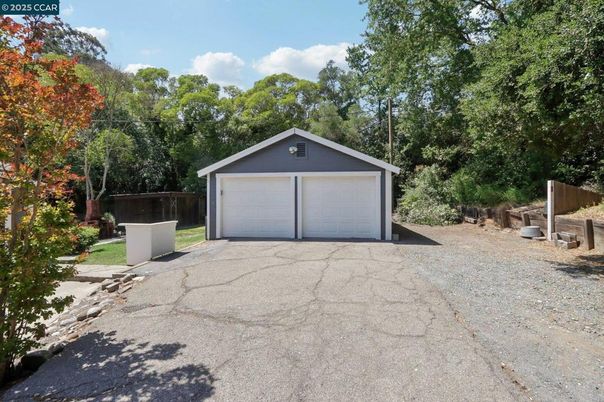 Detached Garage, Exterior