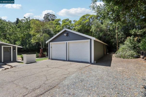 Detached Garage, Exterior
