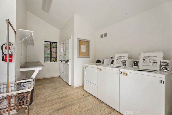 Interior, Washer, Wood Texture Flooring