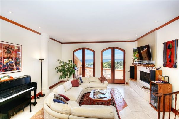 Fireplace, Interior, Living room, Piano, Recessed Lighting