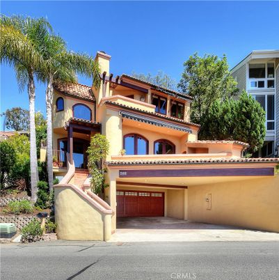 Attached, Exterior, Facade, Mediterranean
