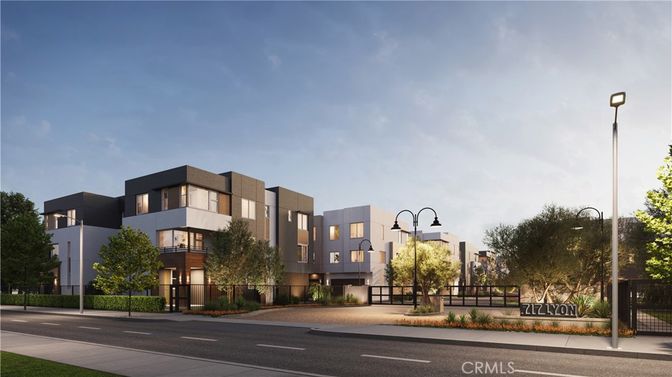 Exterior, Facade, Modern