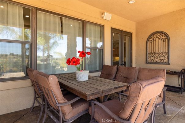Dining room, Exterior