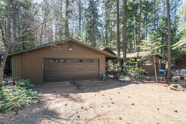 Detached Garage, Exterior