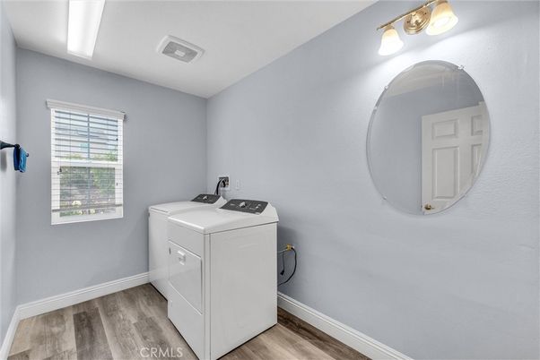 Interior, Washer, Wood Texture Flooring