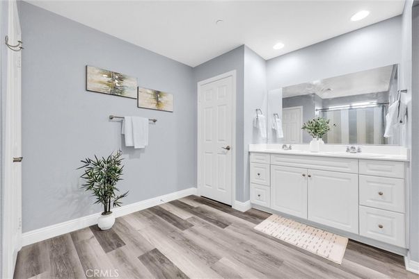 Bathroom, Interior, Recessed Lighting, Wood Texture Flooring