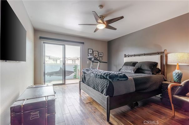 Bedroom, Fitness Equipment, Interior, Wood Texture Flooring