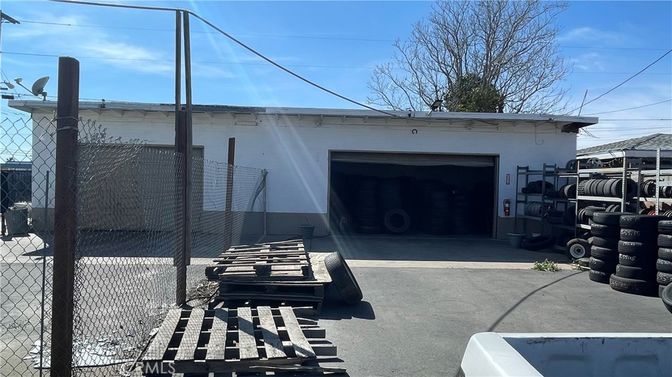 Detached Garage, Exterior